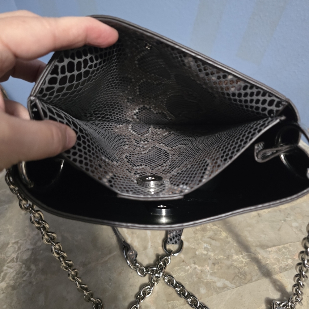Sondra Roberts Snake Print Black & Tan Shoulder Bucket Bag - Picture 7 of 10